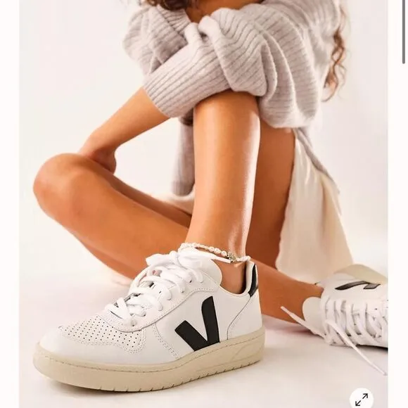 Veja V-10 Women’s Sneakers White/Black size women’s 8