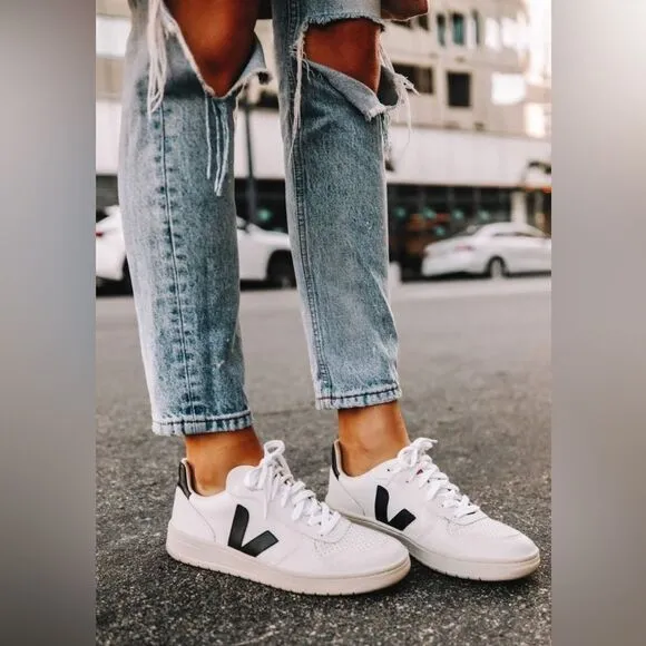 Veja V-10 Women’s Sneakers White/Black size women’s 8