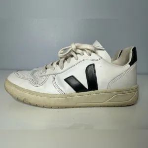 Veja V-10 Women’s Sneakers White/Black size women’s 8