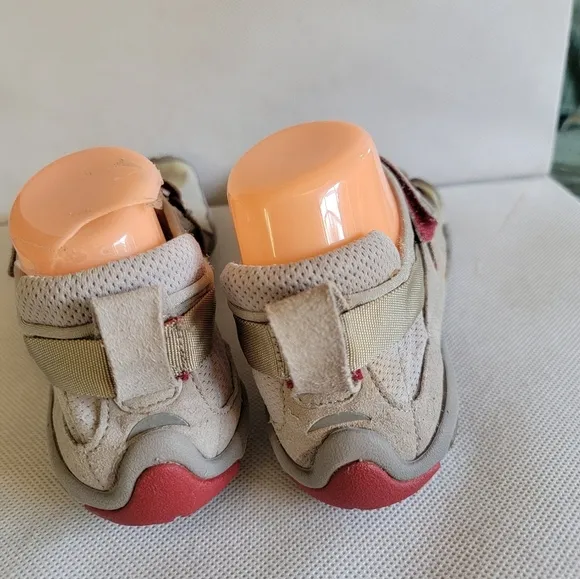 VIBRAM FIVE FINGER RUNNING SHOES (sz US 9‎ or Euro 40)