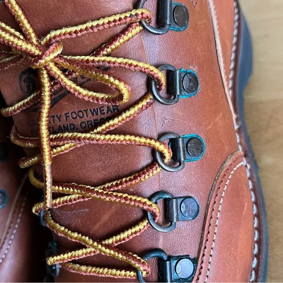 Vintage Danner Leather Lace Up Hiking Boots in Brown -  Size 7