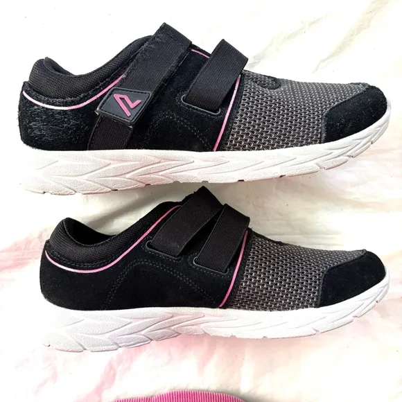 Vionic Ema Women's Black Gray Pink Suede Fitness Sneaker Shoes SZ 7.5 Worn 1X