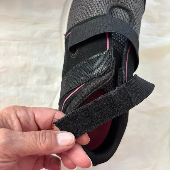 Vionic Ema Women's Black Gray Pink Suede Fitness Sneaker Shoes SZ 7.5 Worn 1X