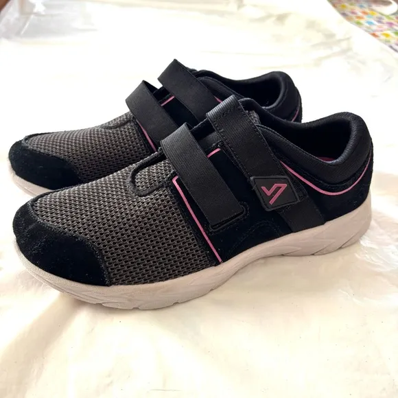 Vionic Ema Women's Black Gray Pink Suede Fitness Sneaker Shoes SZ 7.5 Worn 1X