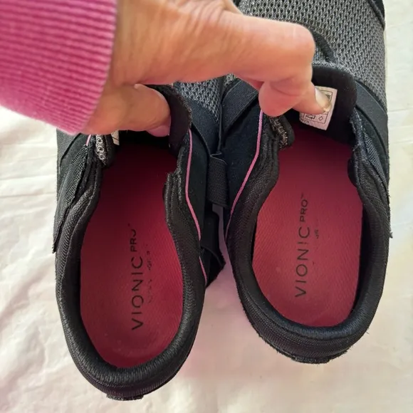 Vionic Ema Women's Black Gray Pink Suede Fitness Sneaker Shoes SZ 7.5 Worn 1X