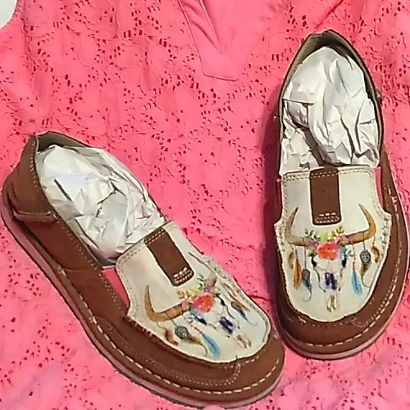 Women's Ariat Cruisers cow skull leather shoes size 7