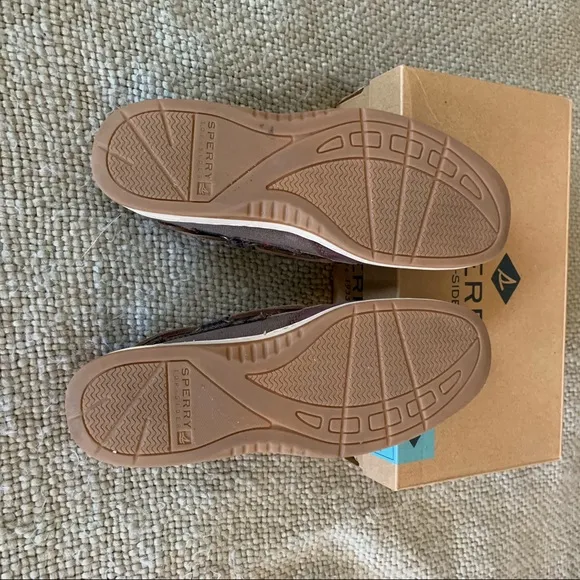 Women’s sperry boat shoes