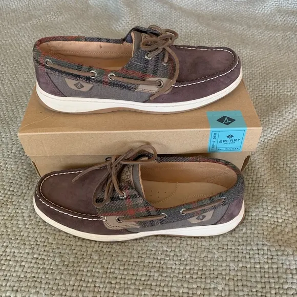 Women’s sperry boat shoes
