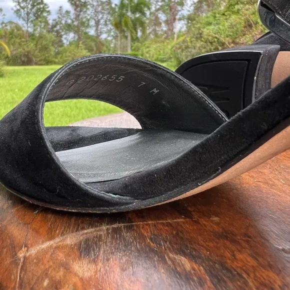 Women’s Stuart Weitzman Black Block Heel Buckle Style Suede Sandal SIZE 7