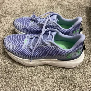 Women’s Under Armour NWOT Infinite Pro Running Shoes