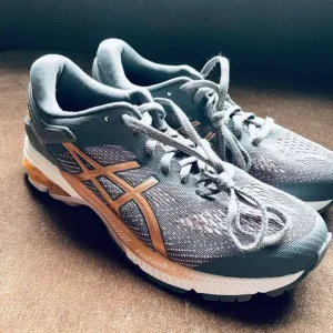WOMENS 8 ASICS GEL KAYANO 26 RUNNING SHOES Grey Copper Medium NR Mint Condition