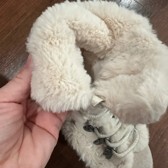 Zara Kids Limited Edition hiking leather boots Cream color size 12 1/2