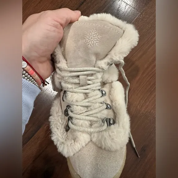 Zara Kids Limited Edition hiking leather boots Cream color size 12 1/2