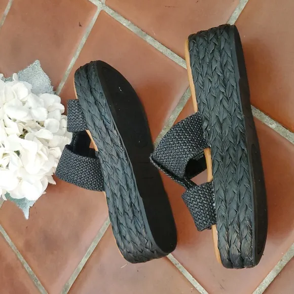 Zodiac Izzy Raffia Platform Sandals Size 9.5 NWOT
