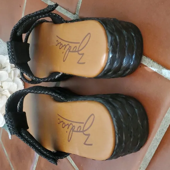 Zodiac Izzy Raffia Platform Sandals Size 9.5 NWOT