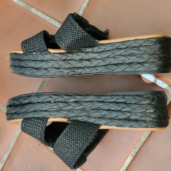 Zodiac Izzy Raffia Platform Sandals Size 9.5 NWOT
